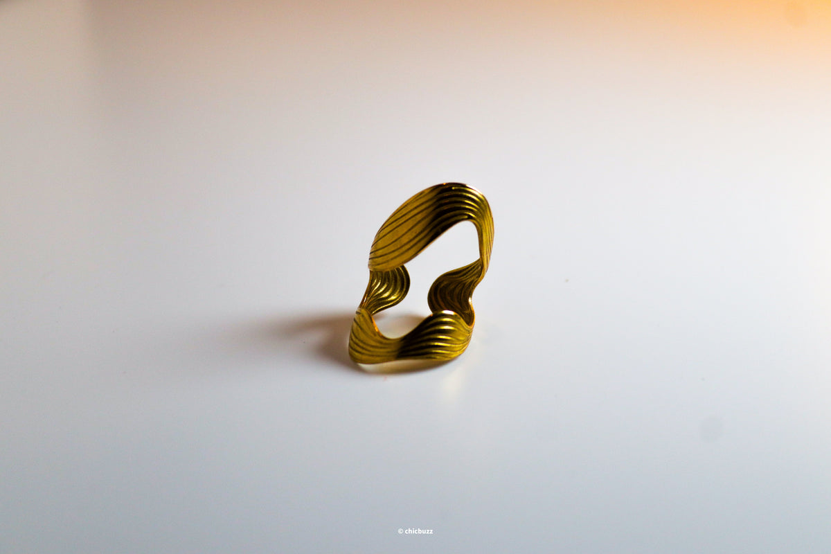 golden currents ring