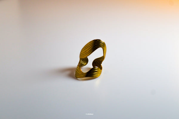 golden currents ring